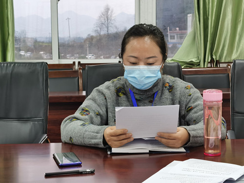 支部书记陶婷婷作述职报告